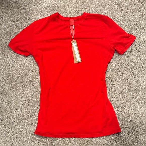 SKIMS Tops - SKIMS 🍒Bold Red Fits Everybody Short Sleeve Tee